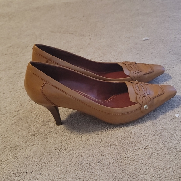 Size 9 Nine West shoes. Very soft and comfortable. - Picture 2 of 6